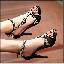 明星镂空高跟鞋,明星镂空高跟鞋风采解析