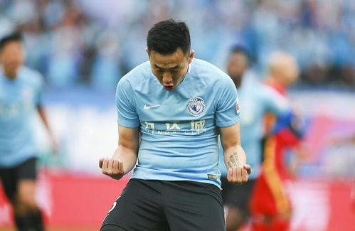 秦升视频,揭秘足球场上的英勇瞬间