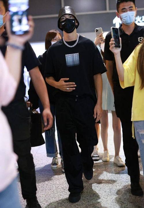 矮胖男明星,身材逆袭，魅力四射的娱乐圈新宠