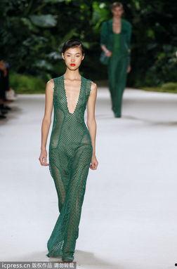 见奶真空走秀视频,时尚与科技的完美融合