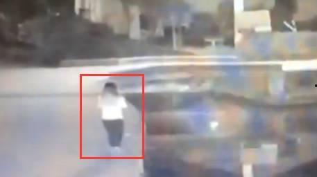 小孩爆料妈妈玩手机视频,小孩曝光温馨一幕